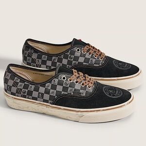 🛸  VANS AUTHENTIC x SPACE MOLLY 👽